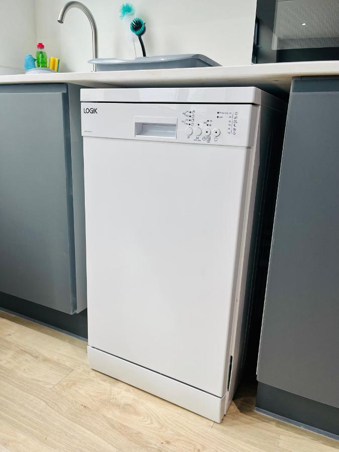 Fully Equipped One Bedroom Apartment Near Old Trafford Stadium! Manchester Extérieur photo